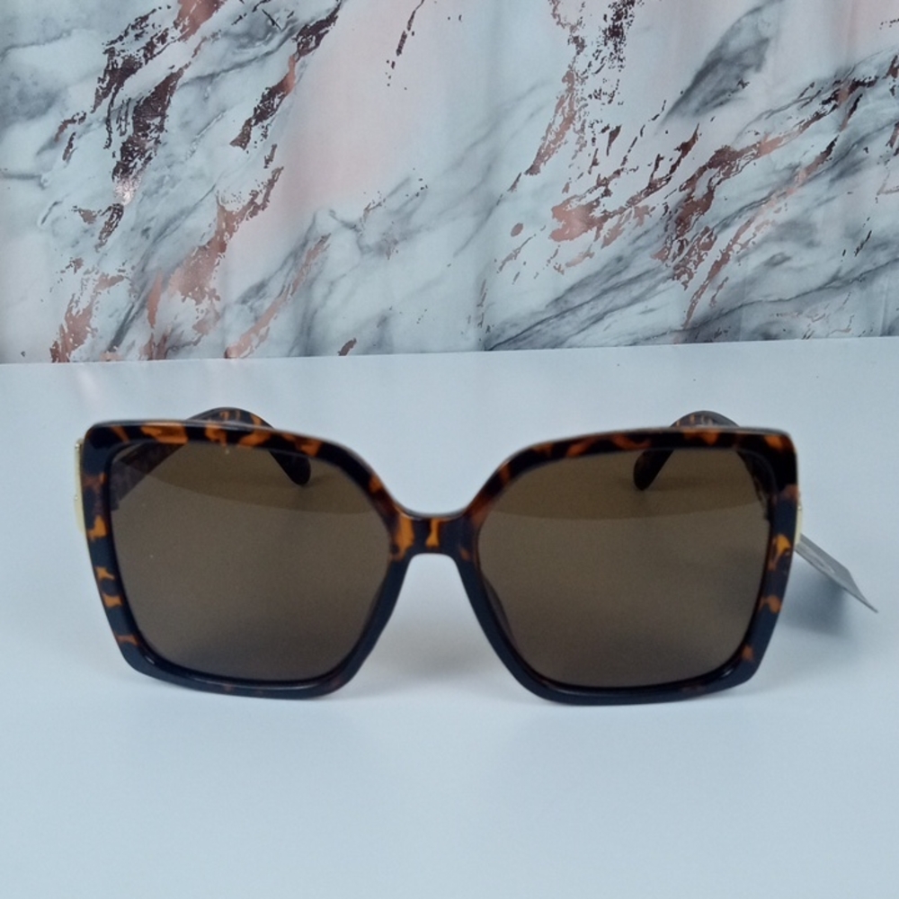 🛍️ Margaret Josephs Tortoiseshell Square Womens Sunglasses